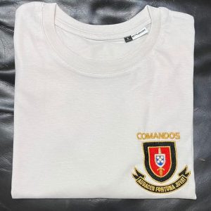 Tshirts branco pérola de Algodão com bordado.