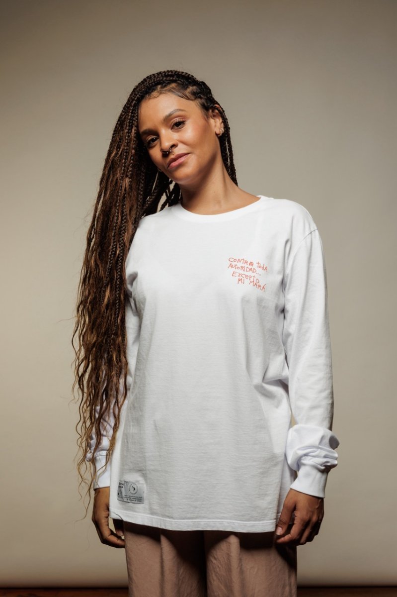 Camiseta manga longa CONTRA TODA AUTORIDAD EXCEPTO MI MAMÁ branco - Image 5