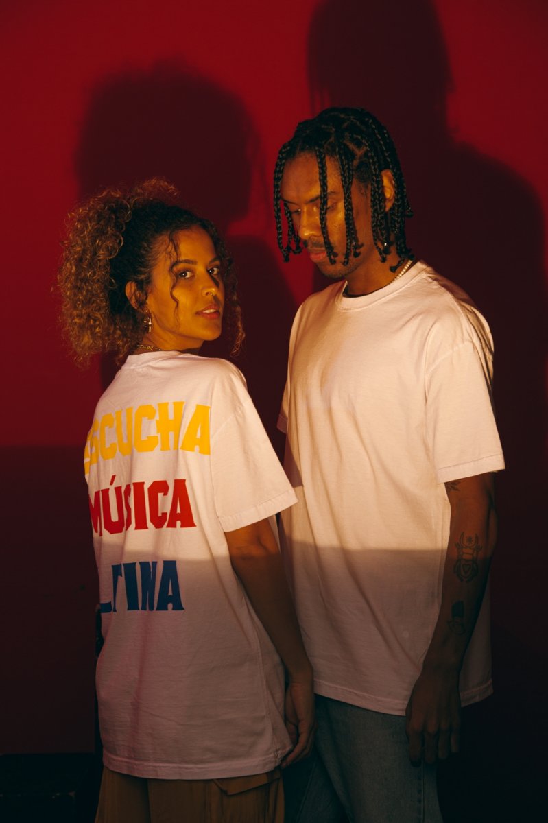 Camisetão ESCUCHA MÚSICA LATINA 2.0 branco - Image 7