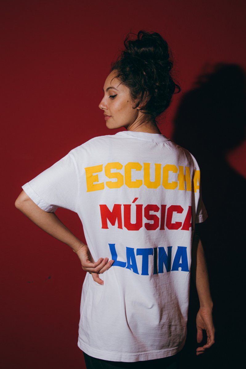 Camisetão ESCUCHA MÚSICA LATINA 2.0 branco - Image 2