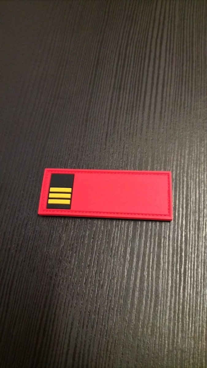 2º Comandante (8 x 3 cm)
